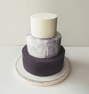 Свадебный трехъярусный торт с велюром и глазурью